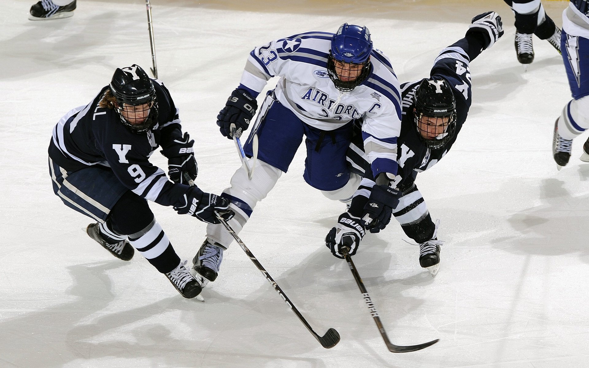 伯恩茅斯快速反击致命，樱桃军团剑指升级，伯恩茅斯队服